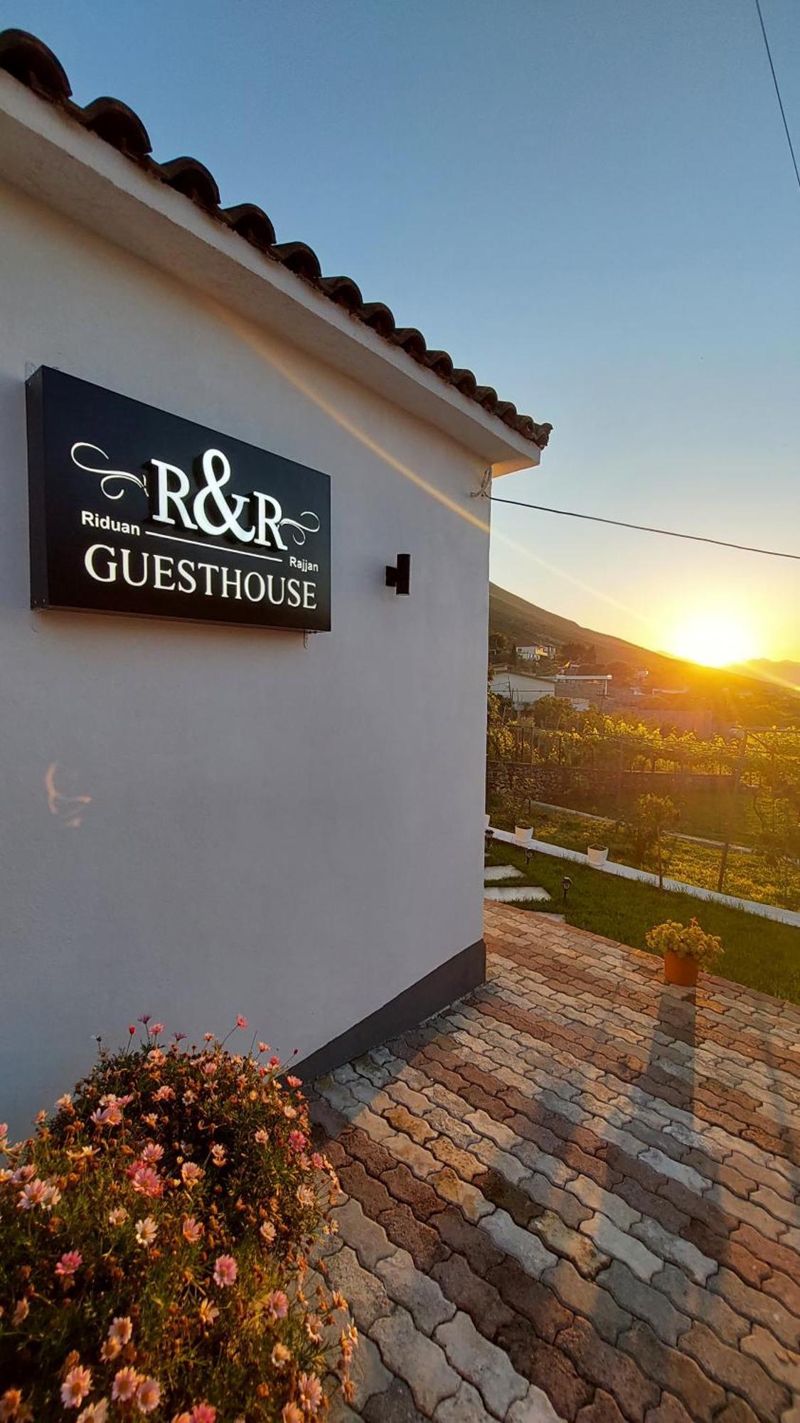 Hotel R&R Gesthouse Široka Esterno foto